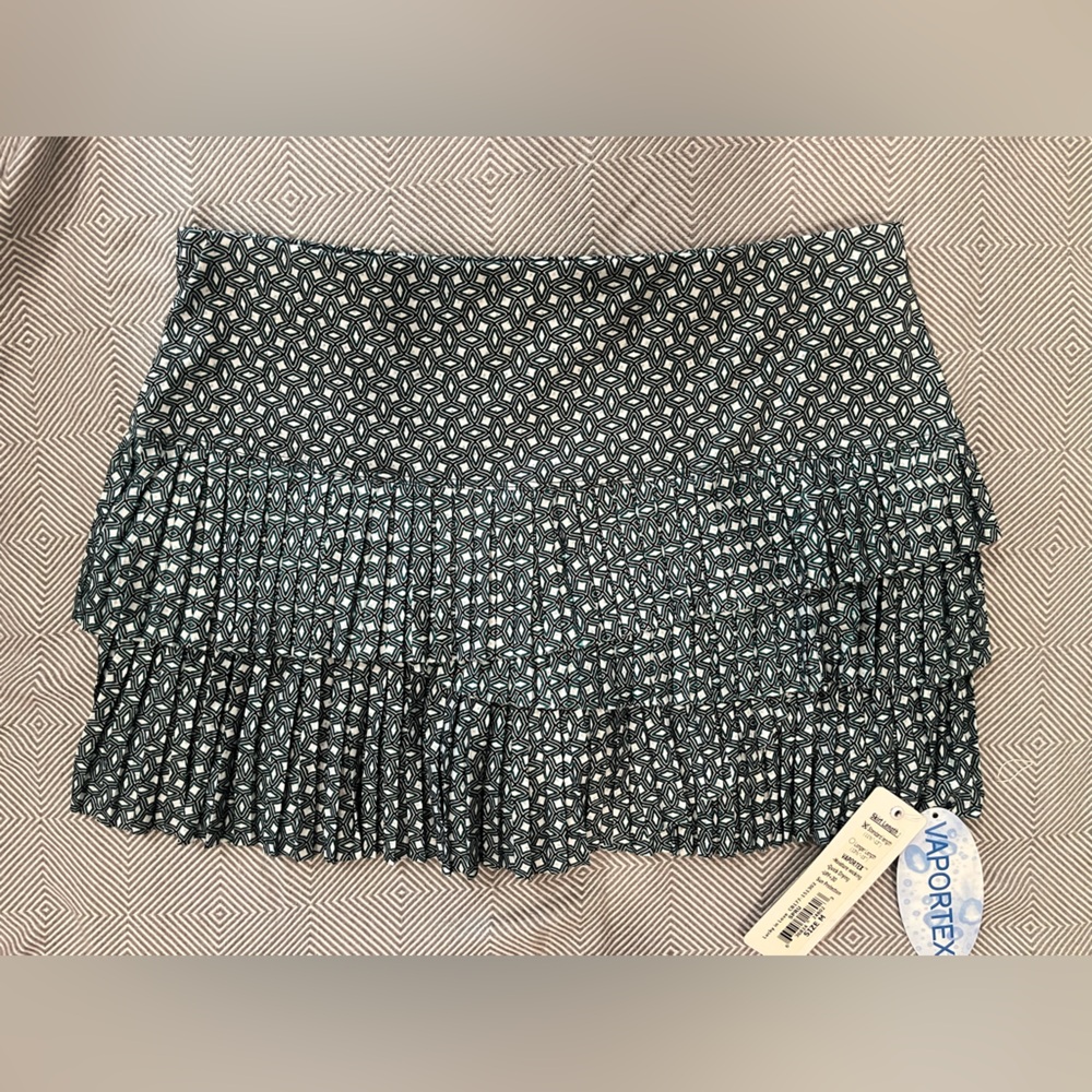 Lucky in love tennis skirt size